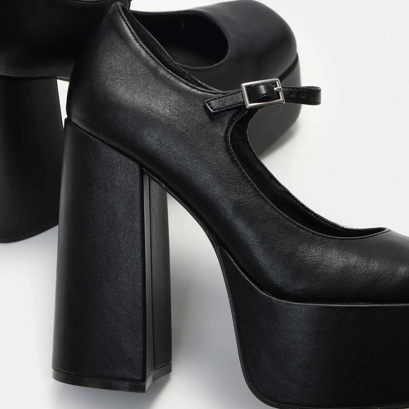 Darkbloom Black Platform Heels<KOI footwear Best