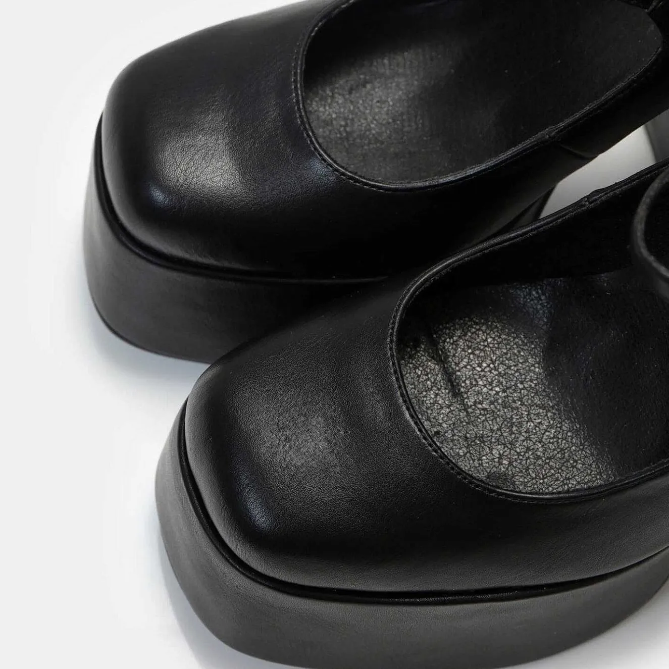 Darkbloom Black Platform Heels<KOI footwear