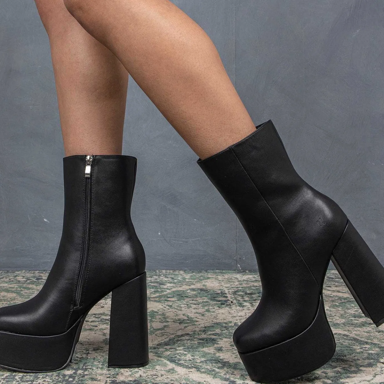 Lexus Black Platform Heeled Boots<KOI footwear Online