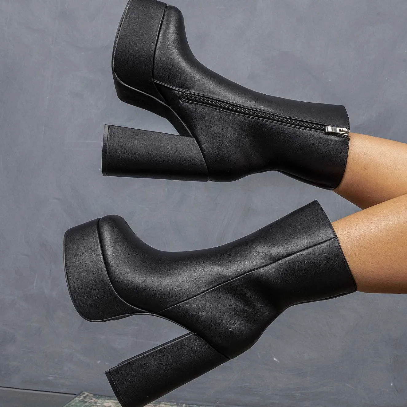 Lexus Black Platform Heeled Boots<KOI footwear Online