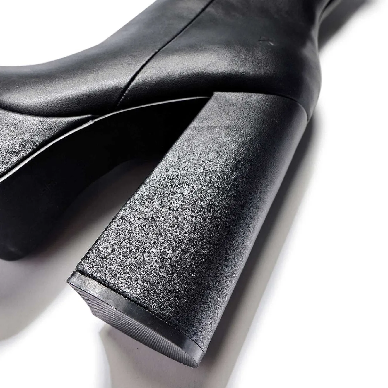 Lexus Black Platform Heeled Boots<KOI footwear Online