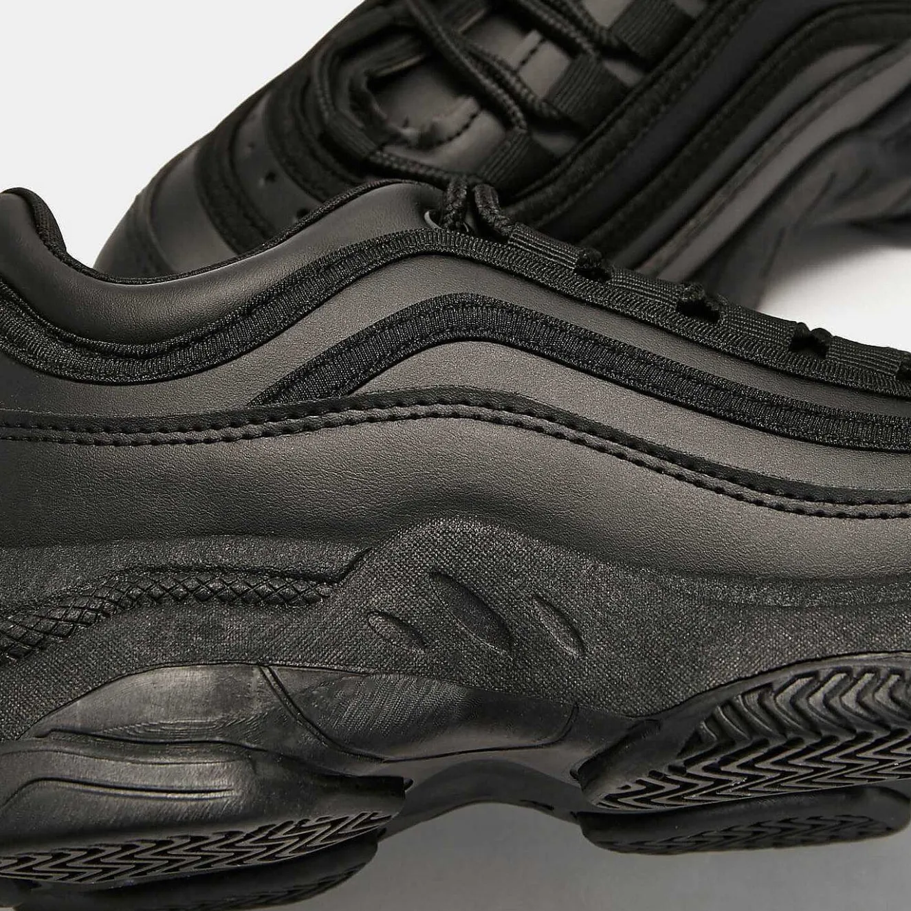 Lizzies V2 Black Extra Chunky Trainers<KOI footwear